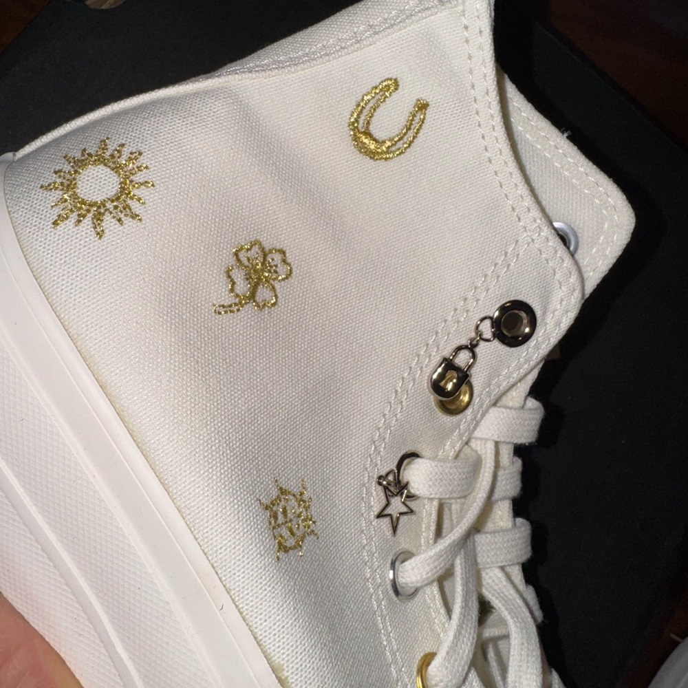 Converse platform Sneakers with Gold Details size 7.5 - Picture 2 of 3